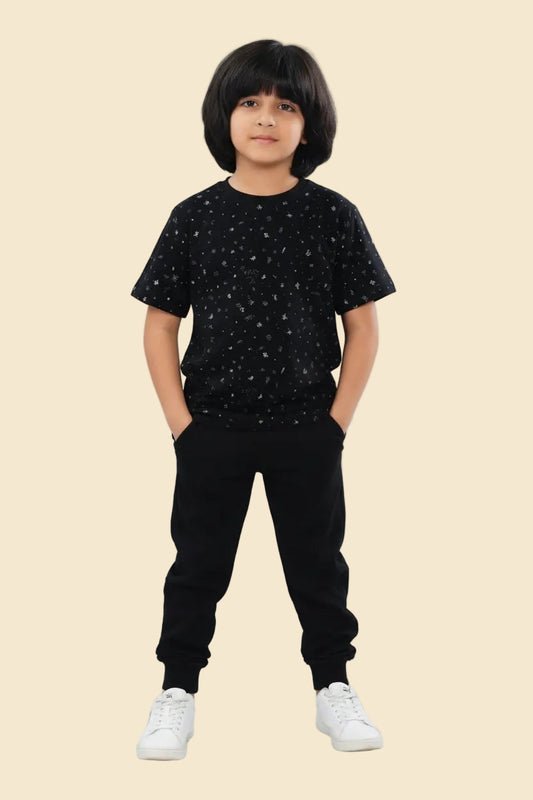 Child wearing a black star-patterned t-shirt and black pants with a Zara logo in the corner.